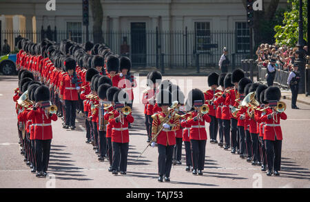 The Mall, London, UK. 25th May 2019. Band of the Scots Guards accompanied by Coldstream Guards march to The Mall during the Major Generals Review, the penultimate rehearsal for Trooping the Colour on 8th June 2019. Credit: Malcolm Park/Alamy Live News. Stock Photo