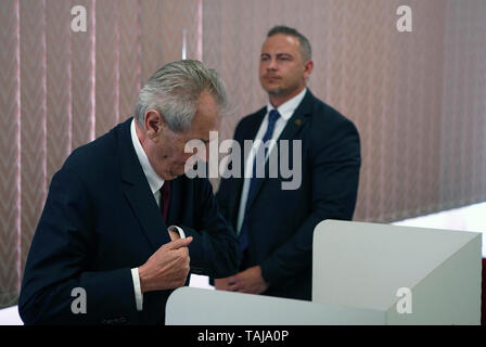 Prague, Czech Republic. 24th May, 2019. Czech President Milos Zeman (Front) votes at a polling station in Prague, the Czech Republic, May 24, 2019. The two-day elections to the European Parliament, the fourth in a row, started in the Czech Republic on Tuesday afternoon. In this year's election, Czechs will choose 21 MEPs from a record number of 39 parties, movements and their coalitions that nominated more than 840 candidates. The final election results will be released on Sunday only after the voting in all EU member states ends. Credit: Dana Kesnerova/Xinhua/Alamy Live News Stock Photo