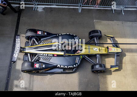 Indianapolis, Indiana, USA. 24th May, 2019. The car of JAMES HINCHCLIFFE (5) of Canada heads to pit road before the last practice for the Indianapolis 500 at Indianapolis Motor Speedway in Indianapolis, Indiana. (Credit Image: © Walter G Arce Sr Asp Inc/ASP) Stock Photo