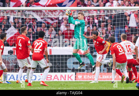 Berlin, Germany. 25th May, 2019. Manuel NEUER, FCB 1 FC BAYERN MUNICH - RB LEIPZIG Final DFB-Pokal, German Football Trophy, Berlin, May 25, 2019 Season 2018/2019, Soccer, München, Red Bull Credit: Peter Schatz/Alamy Live News Stock Photo