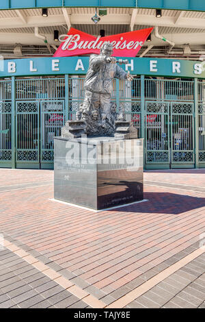 52 Harry Caray Statue Stock Photos, High-Res Pictures, and Images - Getty  Images