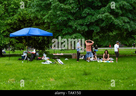 People are enjoying a pic nic in the Prospect Park in a warm spring day Stock Photo