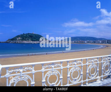 Beach promenade, La Concha Beach, Bahia de La Concha, San Sebastian (Donostia), Basque Country (Pais Vasco), Spain Stock Photo