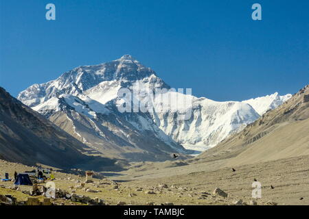 Mount Everest in full view from the Tibetan side on a clear blue day Stock Photo