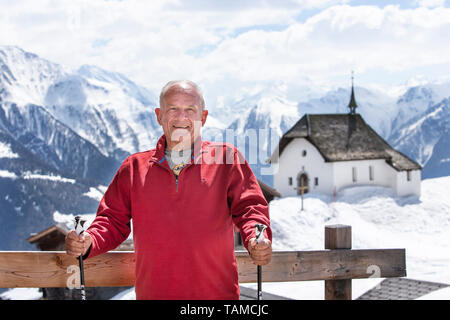 Portrait von Peter Hahne, deutscher Fernsehmoderator, waehrend dem Skiurlaub auf der Bettmeralp, Wallis, Schweiz, am Samstag 20. April 2019. (Foto: Dominic Steinmann) Stock Photo