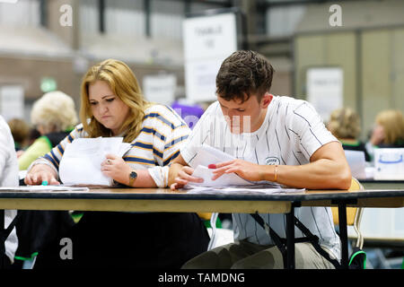 Hereford, UK. 26th May, 2019. Election staff count ballot papers in Hereford as part of the UK wide European Elections - The Hereford votes are part of the West Midlands region and will return 7 MEPs - overall the UK will return 73 MEPs to the European Parliament. Credit: Steven May/Alamy Live News Stock Photo