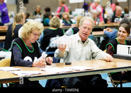 Hereford, UK. 26th May, 2019. Election staff count ballot papers in Hereford as part of the UK wide European Elections - The Hereford votes are part of the West Midlands region and will return 7 MEPs - overall the UK will return 73 MEPs to the European Parliament. Credit: Steven May/Alamy Live News Stock Photo