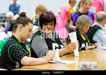 Hereford, UK. 26th May, 2019. Election staff count ballot papers in Hereford as part of the UK wide European Elections - The Hereford votes are part of the West Midlands region and will return 7 MEPs - overall the UK will return 73 MEPs to the European Parliament. Credit: Steven May/Alamy Live News Stock Photo