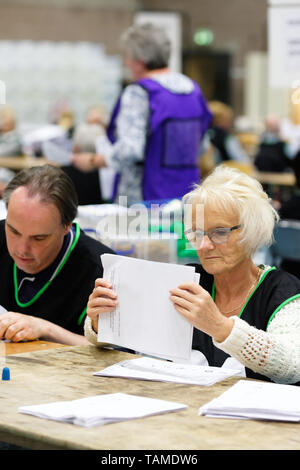 Hereford, UK. 26th May, 2019.  Election staff count ballot papers in Hereford as part of the UK wide European Elections - The Hereford votes are part of the West Midlands region and will return 7 MEPs - overall the UK will return 73 MEPs to the European Parliament. Photo Steven May / Alamy Live News Stock Photo