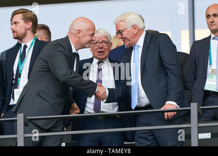 Munich, Germany. 25th May, 2019. Gianni Infantino (SUI) FIFA President, BVB President Reinhard Rauball, DFL president, Frank-Walter Steinmeier ( SPD), Bundespraesident Deutschland,  FC BAYERN MUNICH - RB LEIPZIG 3-0 Final DFB-Pokal, German Football Trophy , Berlin, May 25, 2019  Season 2018/2019,  Soccer, München, Red Bull © Peter Schatz / Alamy Live News Credit: Peter Schatz/Alamy Live News Stock Photo