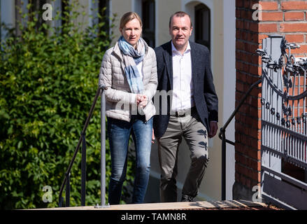 Wildenberg, Germany. 26th May, 2019. Manfred Weber (CSU), the EPP's top candidate in the 2019 European elections, will attend a worship service with his wife Andrea Weber before voting for the European elections. Credit: Sven Hoppe/dpa/Alamy Live News Stock Photo
