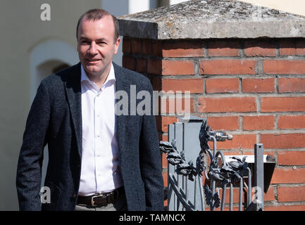 Wildenberg, Germany. 26th May, 2019. Manfred Weber (CSU), the EPP's top candidate in the 2019 European elections, will attend a worship service before voting for the European elections. Credit: Sven Hoppe/dpa/Alamy Live News Stock Photo