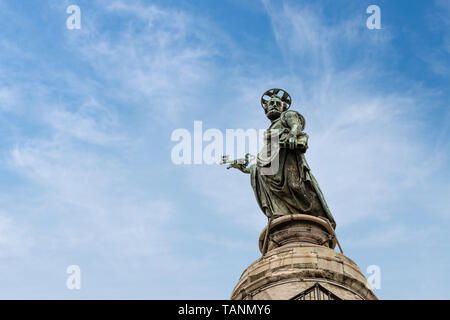 Bronze statue of Saint Peter (1588) on top of the Trajan column, Roman triumphal monument built by Emperor Trajan. Rome, UNESCO world heritage site. Stock Photo