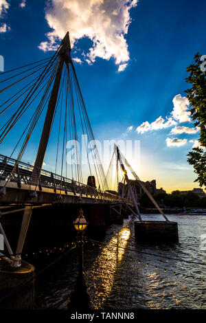 Golden Jubilee Footbridges (Hungerford Footbridges) over the Thames River, Southbank, London, UK Stock Photo