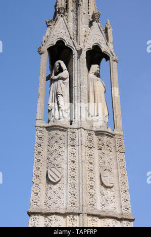 Eleanor Cross, Geddington. Northamptonshire, stands at the centre of the village, was one of twelve erected by King Edward I and is one of only three  Stock Photo