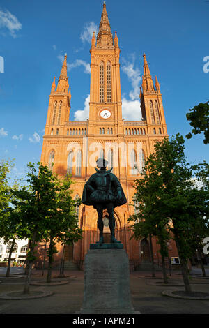 Statue of William of Orange in front of the Marktkirche (Market Church) in Wiesbaden, the state capital of Hesse, Germany. Stock Photo