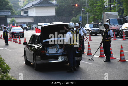 Tokyo, Japan. 27th May, 2019. A vehicle is been searched before entering the Imperial Palace Hotel area where President Trump is staying. Photo taken on May 27, 2019. Photo by: Ramiro Agustin Vargas Tabares Credit: Ramiro Agustin Vargas Tabares/ZUMA Wire/Alamy Live News Stock Photo