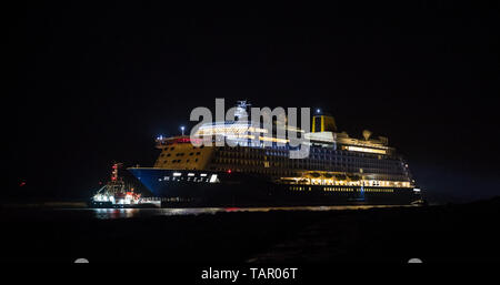 Weener, Germany. 27th May, 2019. The cruise ship 'Spirit of Discovery' sails across the Ems. The ship for the British shipping company Saga Cruises started the evening before at the Meyer shipyard in Papenburg for the transfer into the North Sea. Credit: Moritz Frankenberg/dpa/Alamy Live News Stock Photo