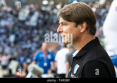 Magdeburg, Germany. 19th May, 2019. Soccer: 2nd Bundesliga, 1st FC Magdeburg - 1st FC Cologne, 34th matchday in the MDCC-Arena. Magdeburg coach Michael Oenning is standing in the stadium at the start of the match. Credit: Swen Pförtner/dpa - IMPORTANT NOTE: In accordance with the requirements of the DFL Deutsche Fußball Liga or the DFB Deutscher Fußball-Bund, it is prohibited to use or have used photographs taken in the stadium and/or the match in the form of sequence images and/or video-like photo sequences./dpa/Alamy Live News Stock Photo