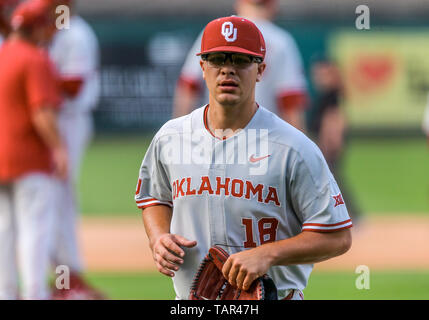Oklahoma City, OK, USA. 22nd May, 2019. University of Oklahoma pitcher Ledgend Smith (18) during a 2019 Phillips 66 Big 12 Baseball Championship first round game between the Oklahoma Sooners and the Baylor Bears at Chickasaw Bricktown Ballpark in Oklahoma City, OK. Gray Siegel/CSM/Alamy Live News Stock Photo