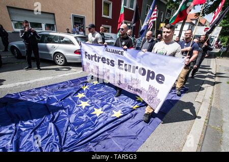 Dortmund, Nordrhein Westfalen, Germany. 25th May, 2019. Neonazis in Dortmund, Germany trample over the European Union flag while holding their Fortess Europe banner. Prior to the European Elections, the neonazi party Die Rechte (The Right) organized a rally in the German city of Dortmund to promote their candidate, the incarcerated Holocaust denier Ursula Haverbeck. The demonstration and march were organized by prominent local political figure and neonazi activist Michael Brueck (Michael BrÃ¼ck) who enlisted the help of not only German neonazis, but also assistance from Russian, Bulgarian, H Stock Photo