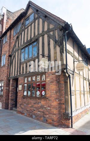 Lindy Lot's Coffee Shop in 16th century timber-framed building, Victoria Street, Wolverhampton, West Midlands, England, United Kingdom Stock Photo