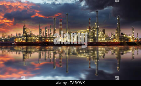 Oil refinery at twilight - petrochemical industry Stock Photo
