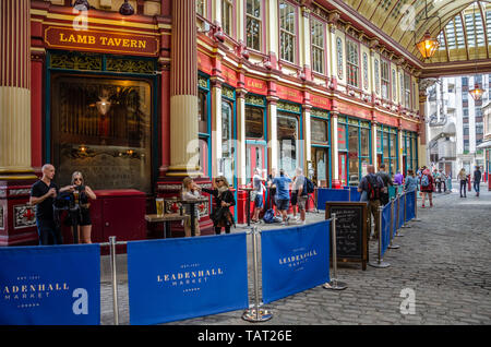 The Lamb Tavern in Leadenhall Market, an impressive, covered market in the financial district of The City of London, UK Stock Photo