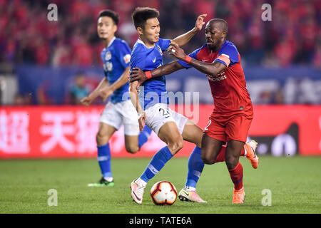 Brazilian football player Fernandinho Henrique, right, of Chongqing SWM challenges a player of Henan Jianye in their 11th round match during the 2019 Chinese Football Association Super League (CSL) in Chongqing, China, 24 May 2019.  Chongqing SWM played draw to Henan Jianye 0-0. Stock Photo