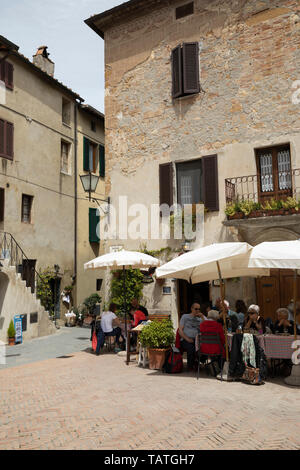 Restaurant in Piazza di Spagna, Pienza, Siena Province, Tuscany, Italy, Europe Stock Photo