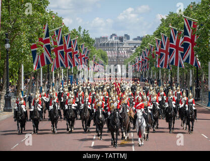 London, UK. 25th May 2019. Soldiers of The Household Cavalry ride along The Mall returning from The Major Generals Review. Stock Photo