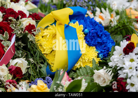 Flower bouquet with ribbon of Ukrainian flag. Dependence Day of the Ukraina Stock Photo