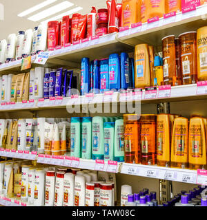 Selection of Elvive Hair Products Owned By L’Oreal in Paris France L’Oreal is The Worlds Largest Cosmetics Company With Revenues of 26.93 Billion Euro Stock Photo