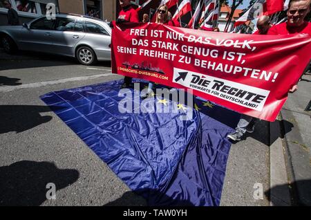 Dortmund, Nordrhein Westfalen, Germany. 25th May, 2019. Neonazis in Dortmund, Germany trample over the European Union flag during their march. Prior to the European Elections, the neonazi party Die Rechte (The Right) organized a rally in the German city of Dortmund to promote their candidate, the incarcerated Holocaust denier Ursula Haverbeck. The demonstration and march were organized by prominent local political figure and neonazi activist Michael Brueck (Michael BrÃ¼ck) who enlisted the help of not only German neonazis, but also assistance from Russian, Bulgarian, Hungarian, and Dutch grou Stock Photo