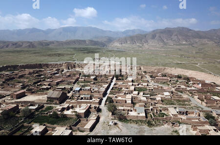 Jingtai. 28th May, 2019. Aerial photo taken on May 28, 2019 shows a view of the Yongtai ancient city in Jingtai County of Baiyin, northwest China's Gansu Province. Construction of the Yongtai ancient city began in the early 17th century and the complex used to be a military fortress. Girdled by 12-meter wall structures totaling 1.7 kilometers in length, the Yongtai ancient city looks like a turtle when seen from above and is thus dubbed 'the turtle city'. In 2006, it was listed as a state-level key cultural relics protection unit. Credit: Ma Ning/Xinhua/Alamy Live News Stock Photo