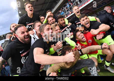Ingolstadt, Deutschland. 28th May, 2019. Players celebrate the ascent to the 2.Liga- jubilation, joy, enthusiasm . Action. Soccer 2. Bundesliga/FC Ingolstadt-SV Wehen Wiesbaden 2-3, Relegation, League2, Season 2018/19 on 28/05/2019. AUDI SPORTPARK., DFL REGULATION PROHIBIT ANY USE OF PHOTOGRAPH AS IMAGE SEQUENCES AND/OR QUASI VIDEO. | usage worldwide Credit: dpa/Alamy Live News Stock Photo