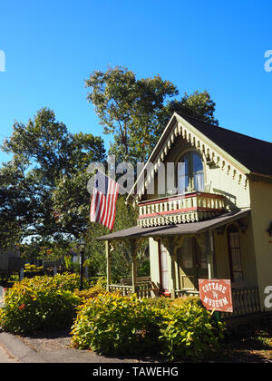 Gingerbread house cottage museum, Oak Bluffs, Marthas Vineyard, Massachusetts, USA Stock Photo