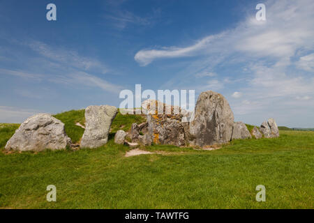 West Kennet Long Barrow is a Neolithic tomb or barrow, situated on a prominent chalk ridge, near Silbury Hill, one-and-a-half miles south of Avebury. Stock Photo