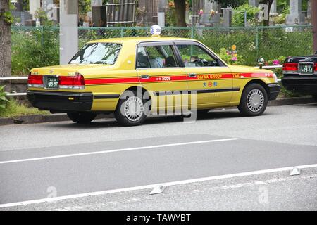 TAXi('97仏)　1&2&3&4 TOKYO, JAPAN - MAY 9, 2012: Taxi cab Toyota Crown in Tokyo