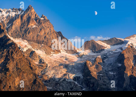 France, Hautes-Alpes (05), La Grave, Ecrins National Park - La Meije peak and its glacier with moonrise in summer. European Alps Stock Photo