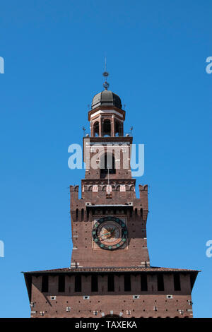 Milan: the Torre del Filarete, central tower of the Sforza Castle (Castello Sforzesco), built in the 15th century by Francesco Sforza, Duke of Milan Stock Photo