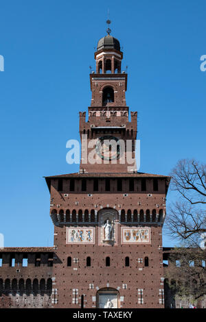 Milan: the Torre del Filarete, central tower of the Sforza Castle (Castello Sforzesco), built in the 15th century by Francesco Sforza, Duke of Milan Stock Photo