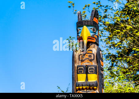 The top of the colorful 'Oscar Maltipi Totem Pole' depicting a Thunderbird. The totem pole is located in Stanley Park, Vancouver, in BC, Canada Stock Photo