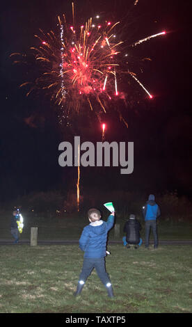 dh Fifth of November fireworks BONFIRE NIGHT UK 5th Nov Child watching firework display boy spectator guy fawkes night 5 spectators Stock Photo