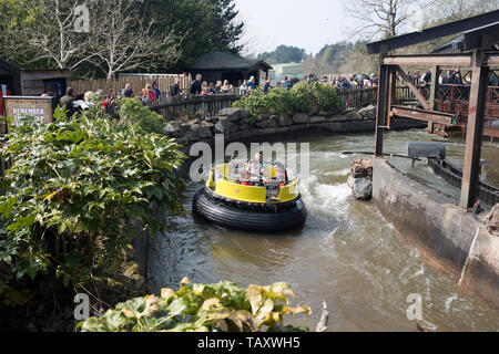 dh Congo River Rapids ALTON TOWERS PARK STAFFORDSHIRE UK People queue amusement attraction ride attractions theme Stock Photo