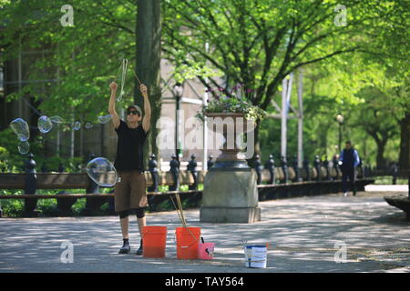 the performance art from the actor playing the bubble in central park Stock Photo