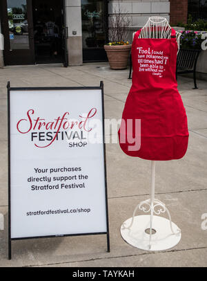 In front of te Festival Shop in Stratford a patera with a kitchen apron is displayed. A message is written... Stock Photo