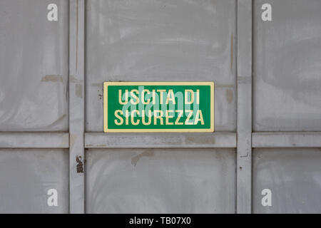 Uscita di sicurezza (emergency exit) sign in Italy Stock Photo