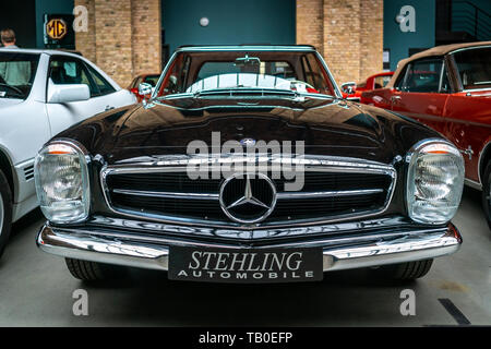BERLIN - MAY 11, 2019: Sports cars Mercedes-Benz 280SL. 32th Berlin-Brandenburg Oldtimer Day. Stock Photo