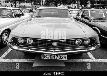  BERLÍN - 11 DE MAYO DE 2019: Muscle car Ford Torino Cobra, 1970. Blanco y negro.  32º Día del Oldtimer de Berlín-Brandenburgo Fotografía de stock - Alamy